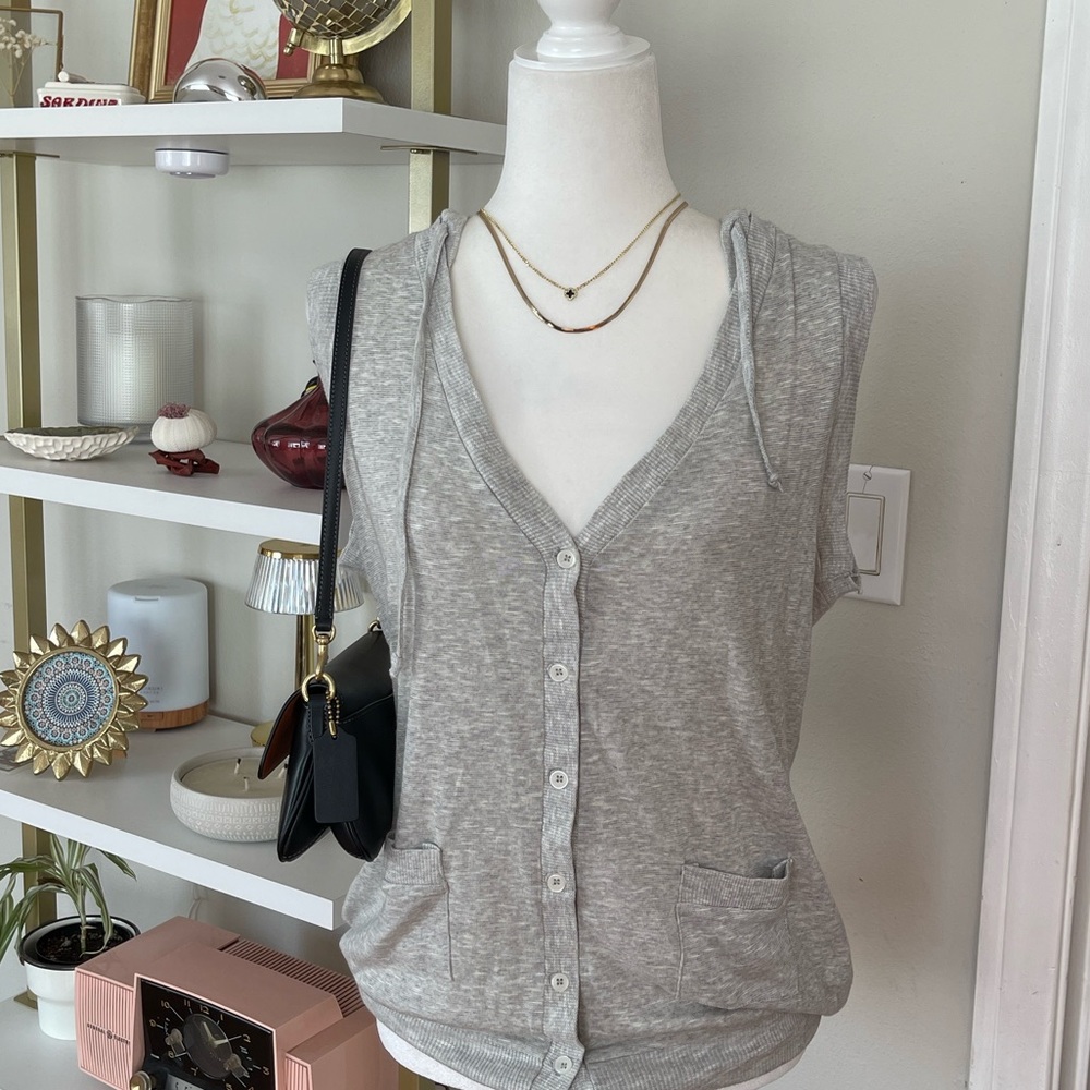 Forever 21 Light Gray Knit Top Size L